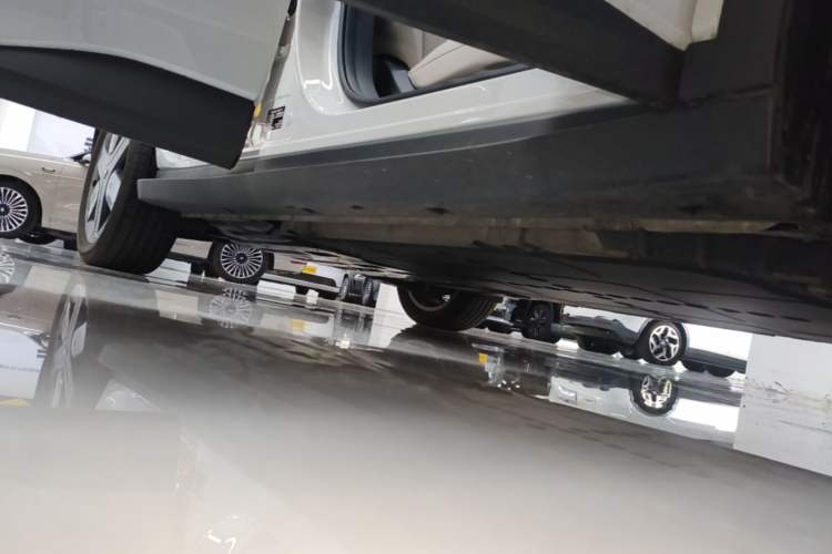 Used firefly 2025 Illuminated Edition Right Side Sill