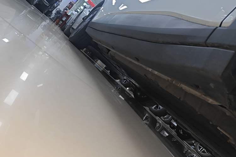 Used firefly 2025 Free Edition Right Side Sill