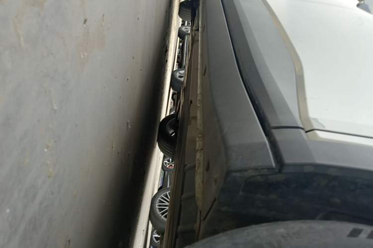 Used firefly 2025 Illuminated Edition Right Side Sill