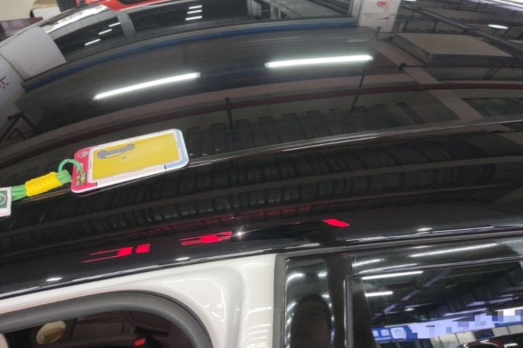 Used firefly 2025 Illuminated Edition Roof