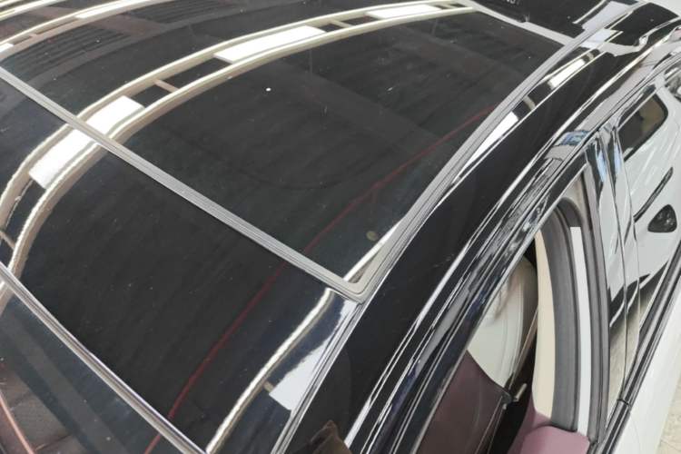 Used firefly 2025 Illuminated Edition Roof