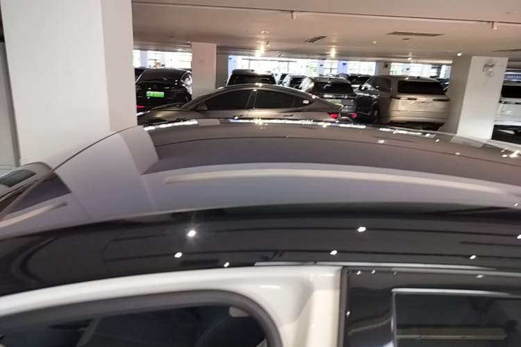 Used firefly 2025 Illuminated Edition Roof