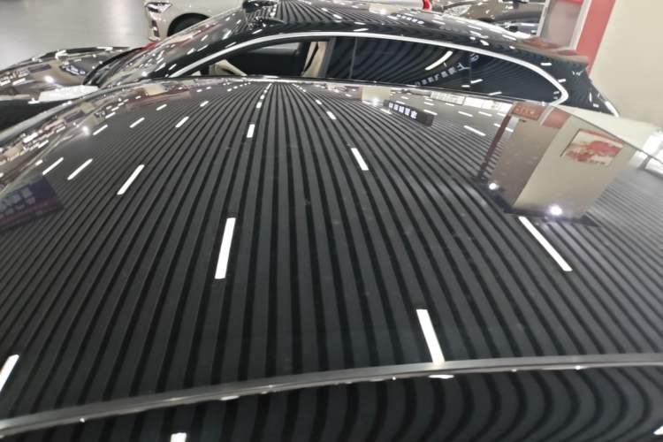 Used firefly 2025 Illuminated Edition Roof