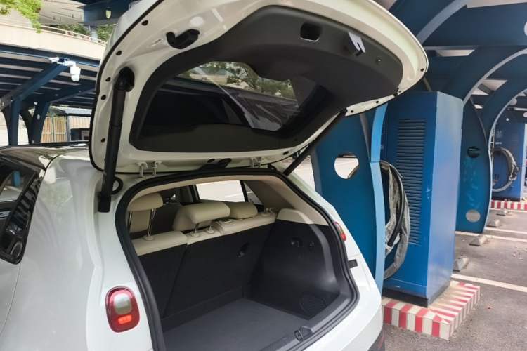 Used firefly 2025 Illuminated Edition Trunk