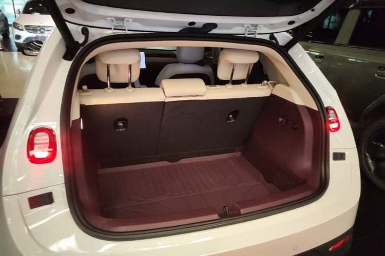Used firefly 2025 Illuminated Edition Trunk