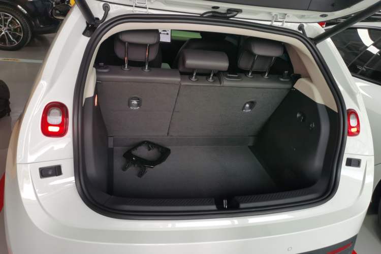 Used firefly 2025 Illuminated Edition Trunk