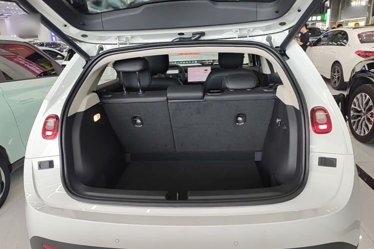 Used firefly 2025 Illuminated Edition Trunk