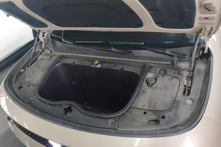 Used firefly 2025 Illuminated Edition Engine Bay
