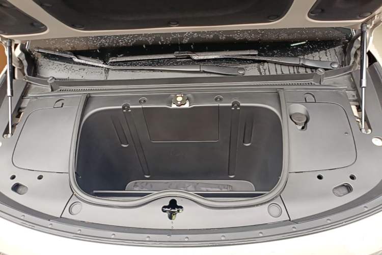 Used firefly 2025 Illuminated Edition Engine Bay