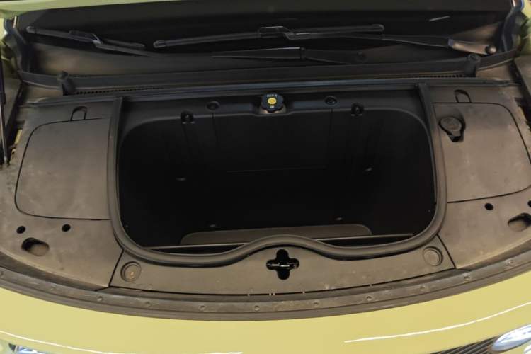 Used firefly 2025 Free Edition Engine Bay