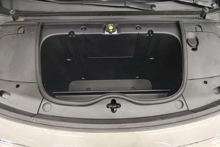 Used firefly 2025 Illuminated Edition Engine Bay