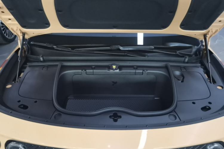 Used firefly 2025 Nomadic Mélange Special Edition Engine Bay