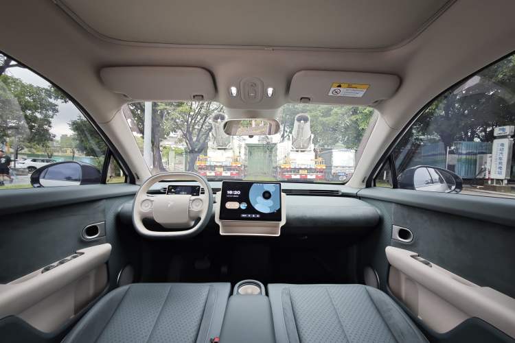 Used firefly 2025 Illuminated Edition Interior 3