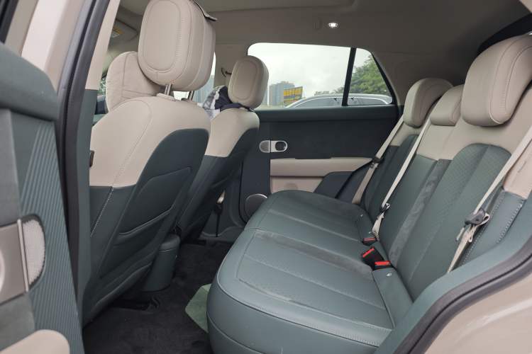Used firefly 2025 Illuminated Edition Interior 4