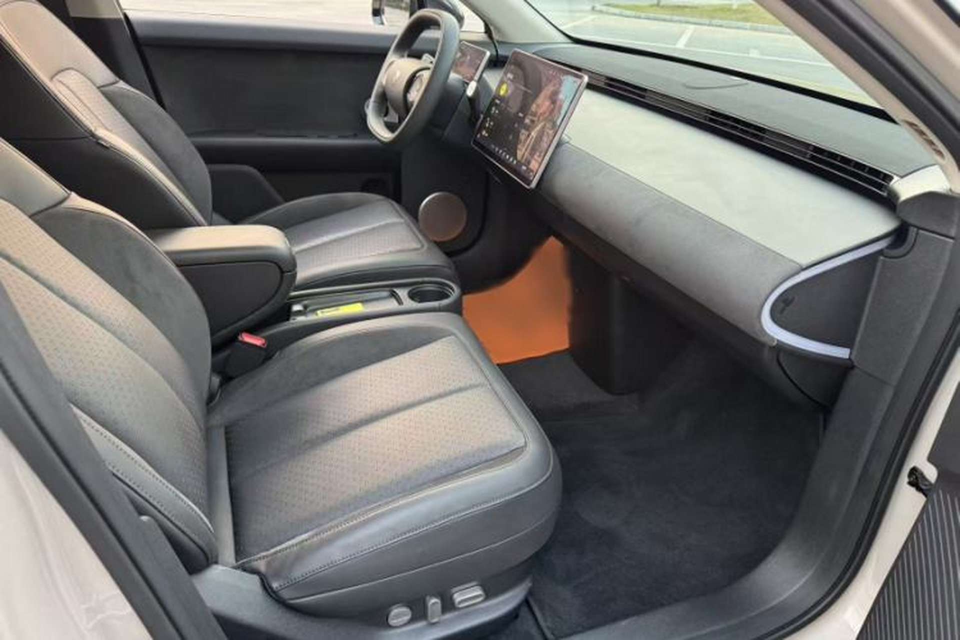Used firefly 2025 Illuminated Edition Interior 4