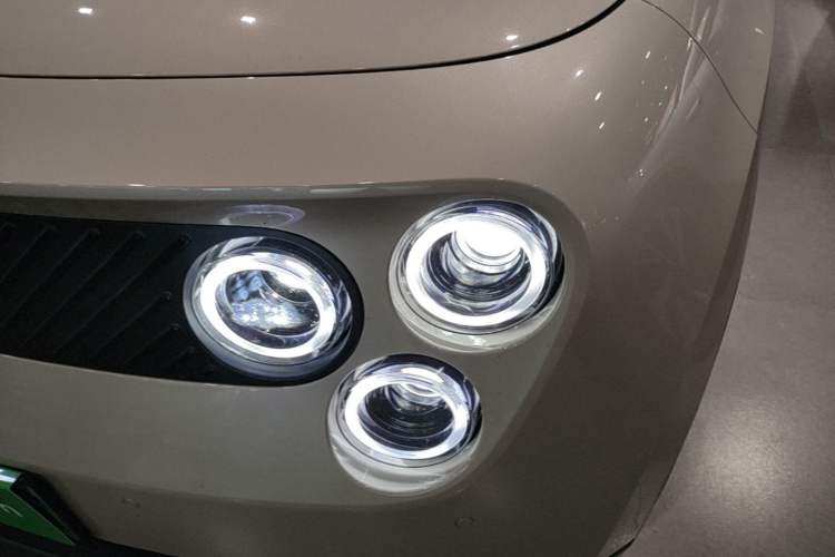 Used firefly 2025 Illuminated Edition Left Front Headlight