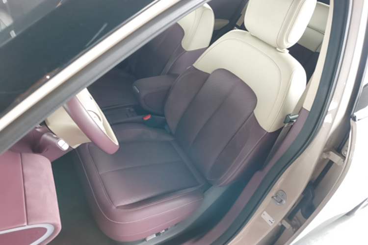 Used firefly 2025 Illuminated Edition Left Front Seat