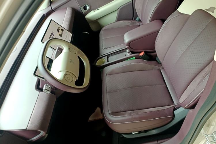 Used firefly 2025 Illuminated Edition Left Front Seat