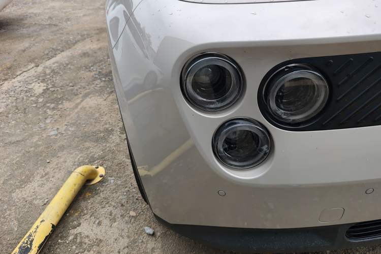 Used firefly 2025 Free Edition Right Front Headlight