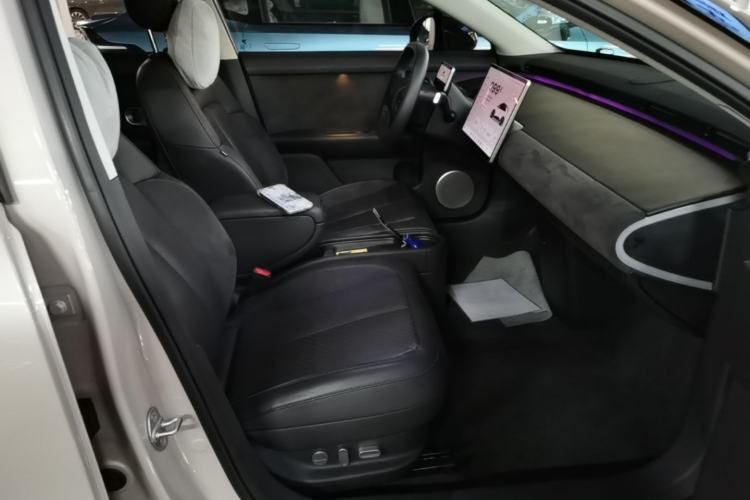 Used firefly 2025 Illuminated Edition Right Front Seat