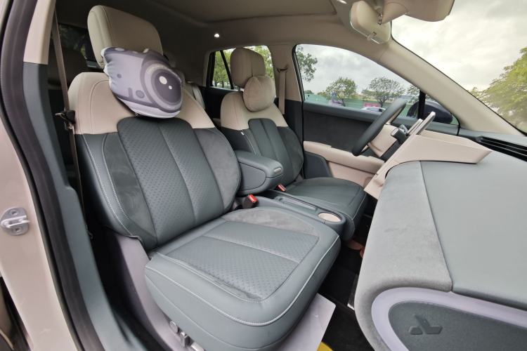 Used firefly 2025 Illuminated Edition Right Front Seat