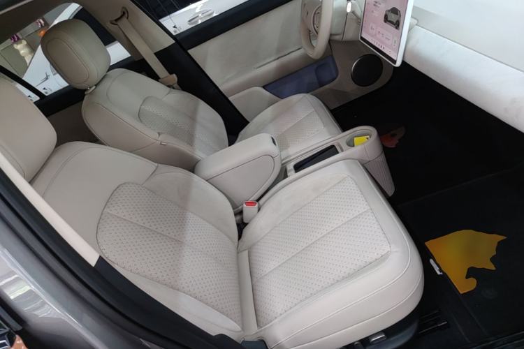 Used firefly 2025 Illuminated Edition Right Front Seat
