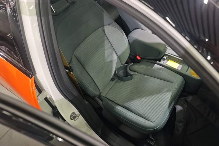 Used firefly 2025 Free Edition Right Front Seat