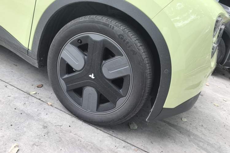 Used firefly 2025 Free Edition Right Front Wheel Hub