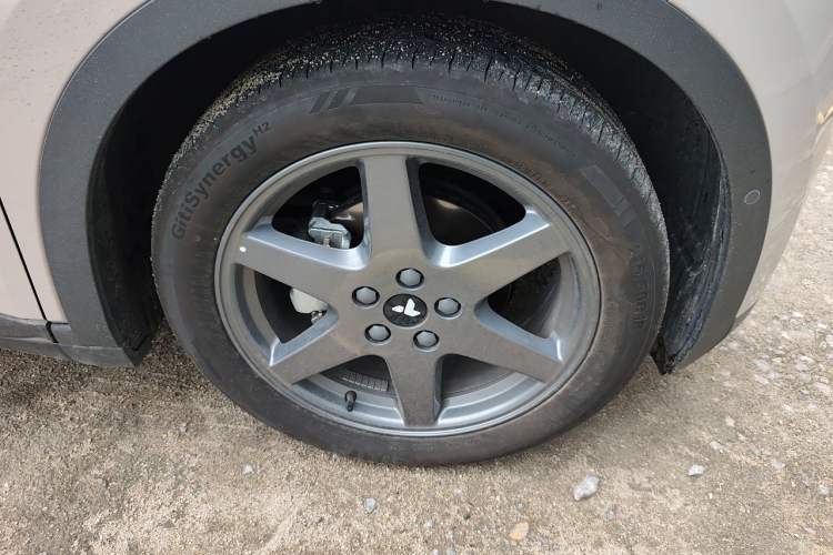 Used firefly 2025 Free Edition Right Front Wheel Hub