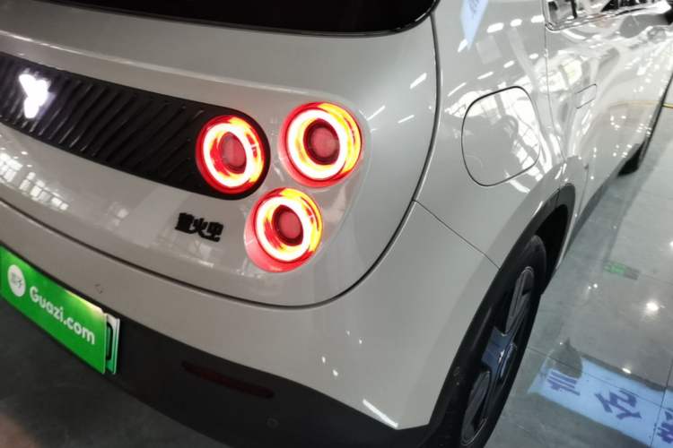 Used firefly 2025 Illuminated Edition Right Rear Taillight