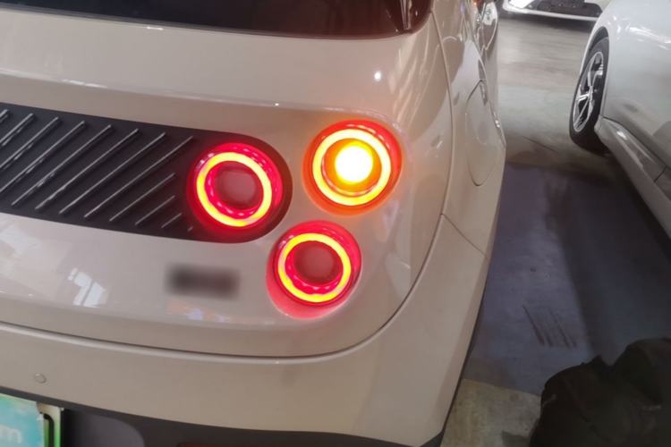 Used firefly 2025 Illuminated Edition Right Rear Taillight