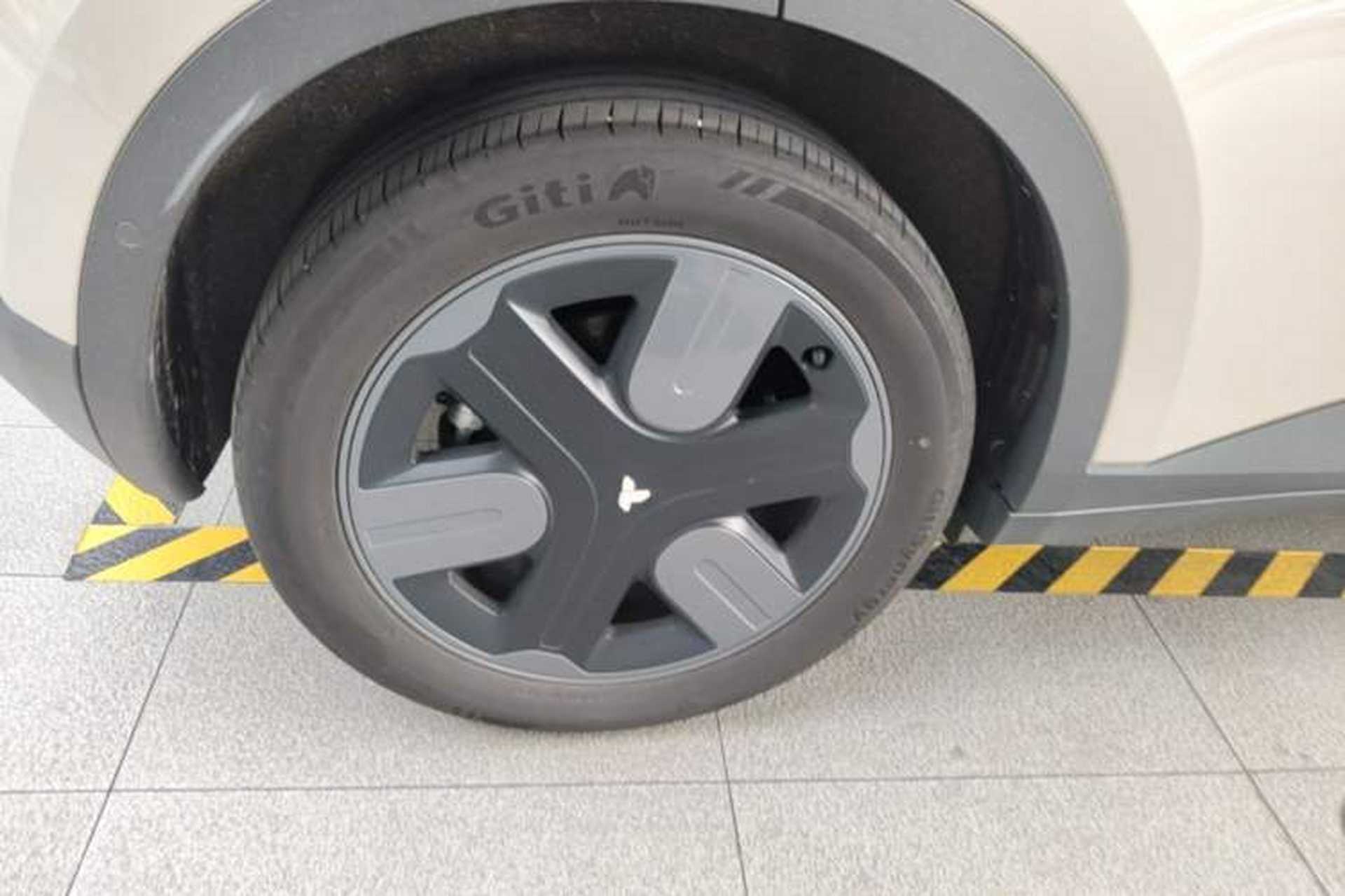 Used firefly 2025 Free Edition Right Rear Wheel Hub