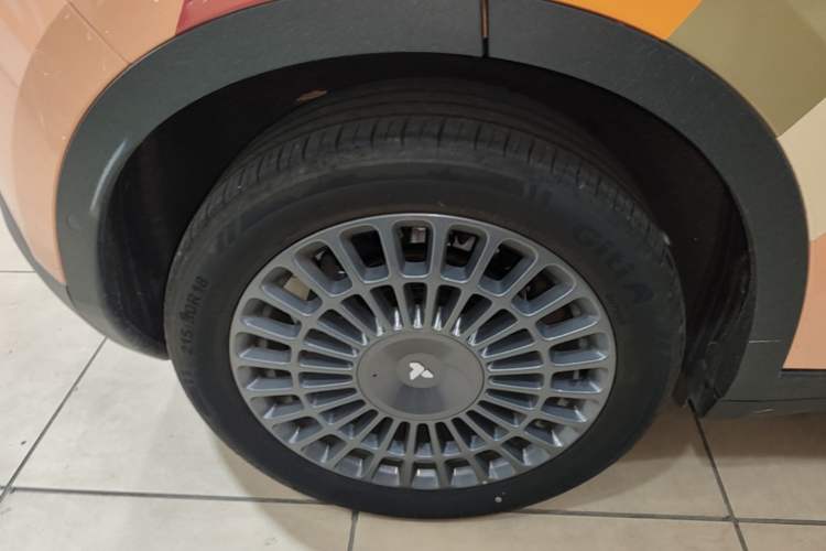Used firefly 2025 Illuminated Edition Right Rear Wheel Hub