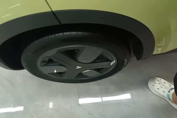 Used firefly 2025 Free Edition Right Rear Wheel Hub
