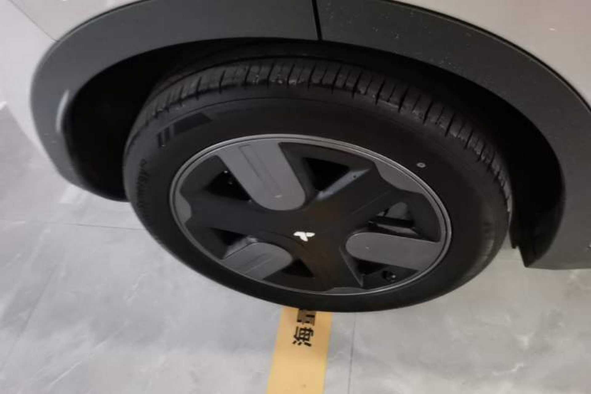 Used firefly 2025 Illuminated Edition Right Rear Wheel Hub