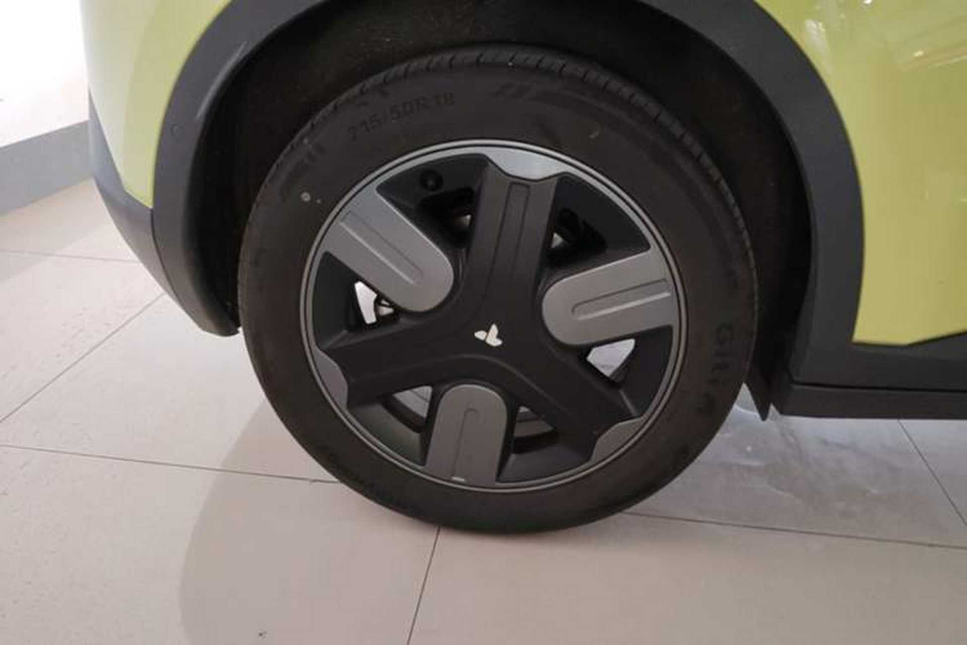 Used firefly 2025 Illuminated Edition Right Rear Wheel Hub