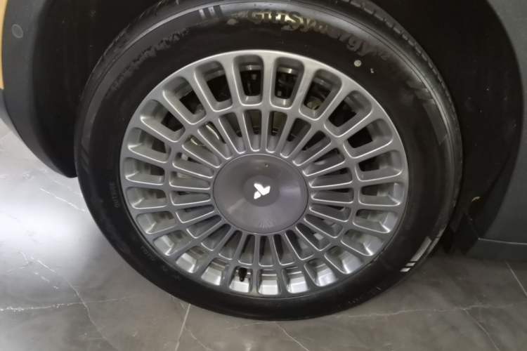 Used firefly 2025 Nomadic Mélange Special Edition Right Rear Wheel Hub
