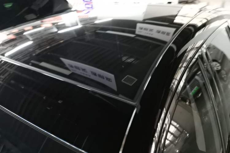 Used firefly 2025 Illuminated Edition Roof