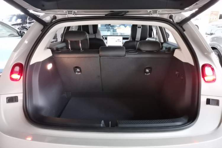 Used firefly 2025 Illuminated Edition Trunk