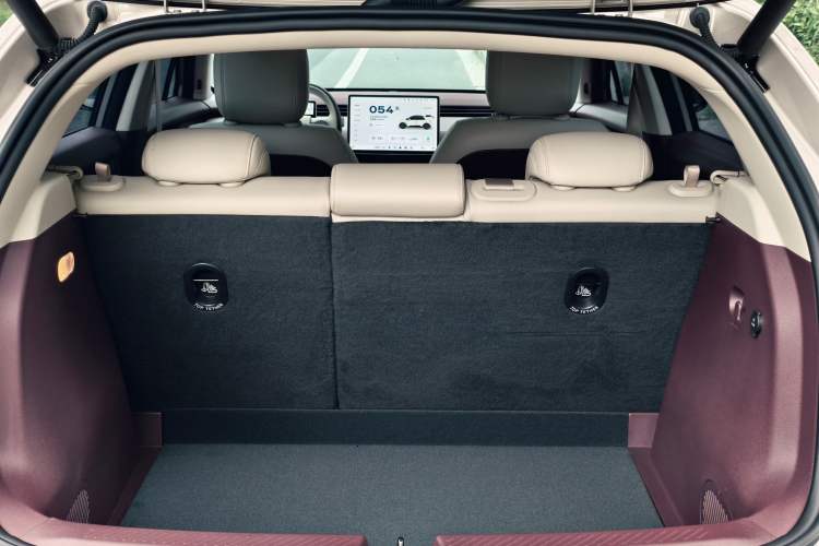 Used firefly 2025 Illuminated Edition Trunk
