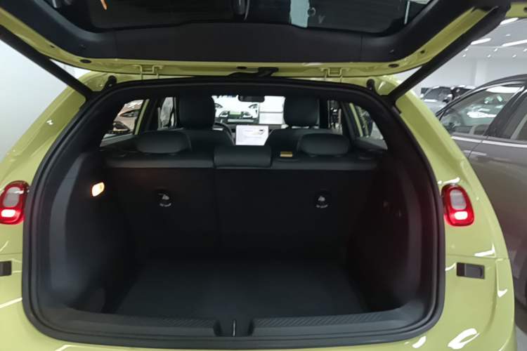 Used firefly 2025 Free Edition Trunk