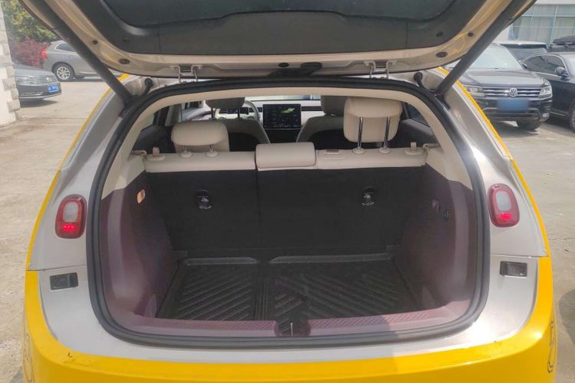 Used firefly 2025 Illuminated Edition Trunk