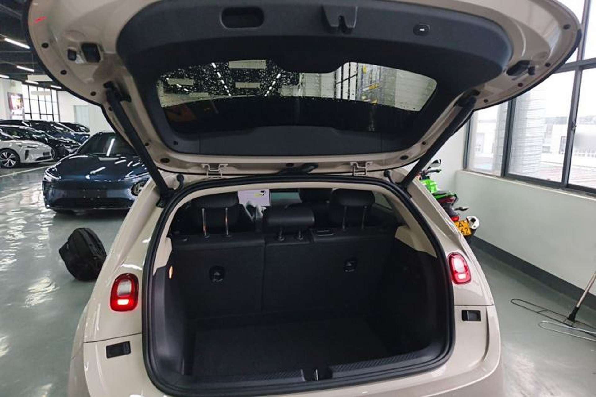 Used firefly 2025 Illuminated Edition Trunk