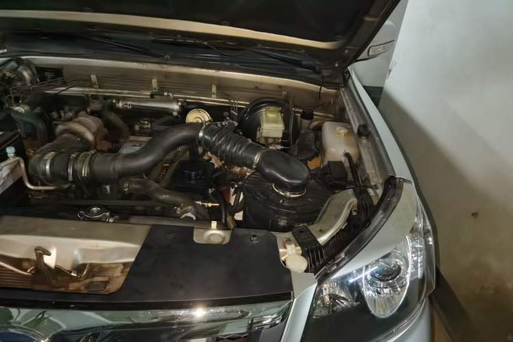 Used Foday Explorer 6  Engine Bay Left