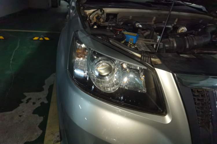 Used Foday Explorer 6  Right Front Headlight