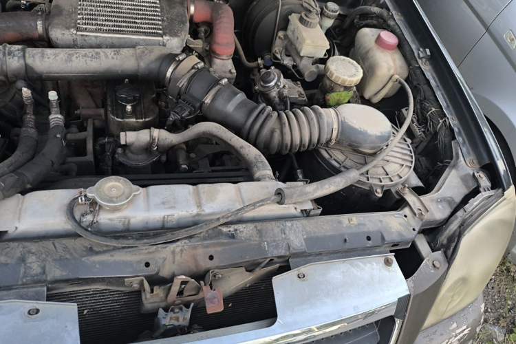 Used Foday Explorer Ⅲ 2014 2.0T Manual Diesel Version Engine Bay Left