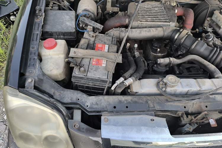 Used Foday Explorer Ⅲ 2014 2.0T Manual Diesel Version Engine Bay Right