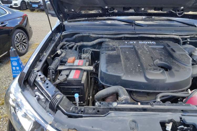 Used Foday Landfort 2015 1.9T Diesel Two-Wheel Drive Standard Edition 7 Seats Engine Bay Right