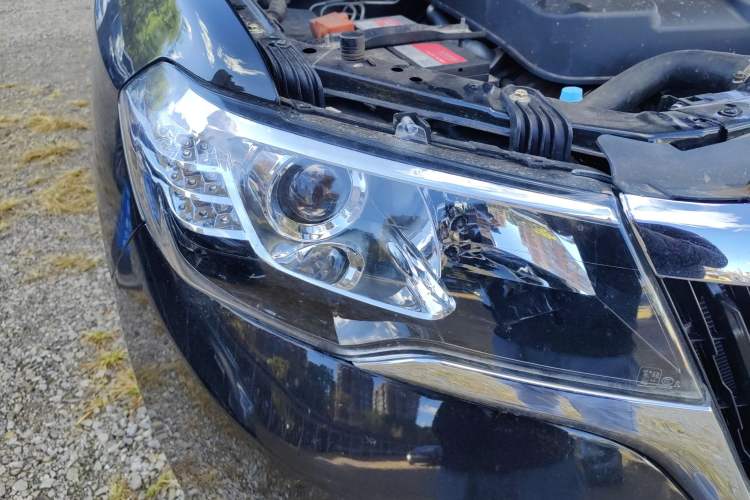 Used Foday Landfort 2015 1.9T Diesel Two-Wheel Drive Standard Edition 7 Seats Right Front Headlight