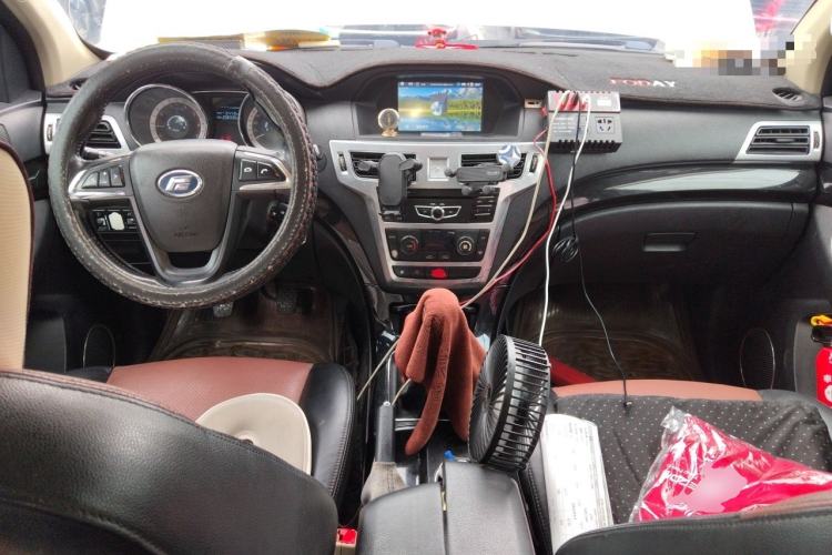 Used Foday Landfort 2015 1.9T Diesel Two-Wheel Drive Luxury Edition 7 Seats Center Console